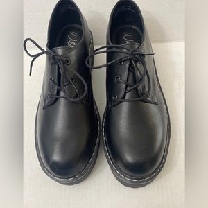 NWOT Wild pair shoes size 10
